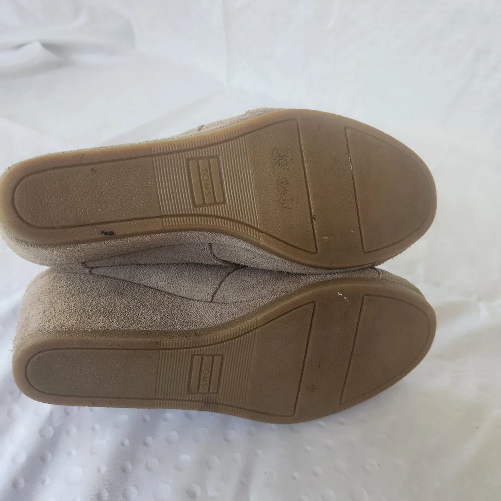 Toms Women's Tan Suede Ankle Boots - Picture 8 of 8